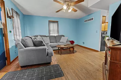 207 E Taylor Street, Grant Park, IL 60940 - Photo 2