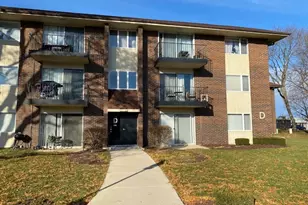 5s100 Pebblewood Ln, Naperville, IL 60563 - Photo 2