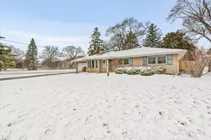 1N536 Highland Ave, Glen Ellyn, IL 60137 - Photo 2