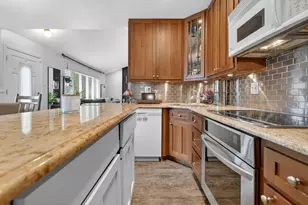 8632 New England Ave, Burbank, IL 60459 - Photo 2