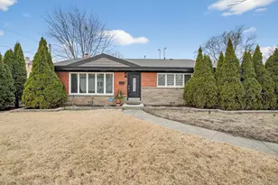 8632 New England Ave, Burbank, IL 60459 - Photo 1