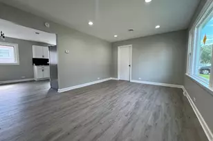 5735 W 80th St, Burbank, IL 60459 - Photo 2