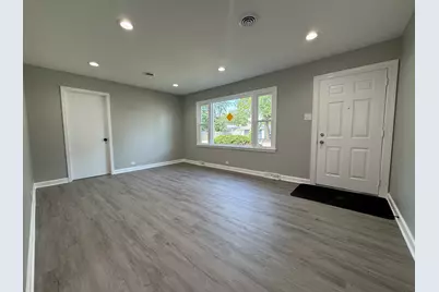 5735 W 80th Street, Burbank, IL 60459 - Photo 2