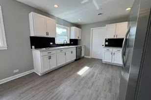 5735 W 80th St, Burbank, IL 60459 - Photo 4