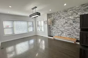 5716 N Campbell Ave, Chicago, IL 60659 - Photo 2