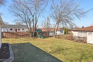 7854 Deerfield Ave, Woodridge, IL 60517 - Photo 18