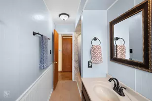 678 Middlebury Ln, Elk Grove Village, IL 60007 - Photo 14