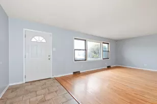 17137 Coventry Ln, Country Club Hills, IL 60478 - Photo 2