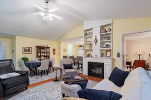 16 Grape Vine Ln, Bloomington, IL 61704 - Photo 8