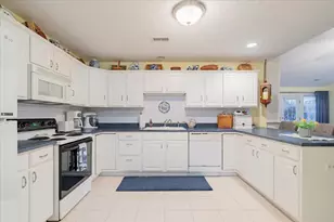 16 Grape Vine Ln, Bloomington, IL 61704 - Photo 12