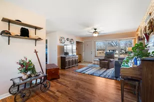 345 Maricopa Ln, Hoffman Estates, IL 60169 - Photo 4