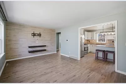 4611 W Shore Drive, McHenry, IL 60050 - Photo 4