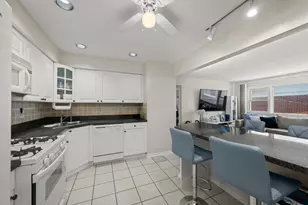 10121 Hartford Ct, Schiller Park, IL 60176 - Photo 10