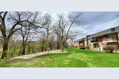 2423 Ogden Avenue #9, Downers Grove, IL 60515 - Photo 2