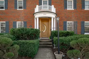 1047 Fair Oaks Ave, Oak Park, IL 60302 - Photo 2