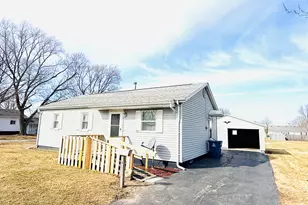 502 E McNeil Ave, Hoopeston, IL 60942 - Photo 1