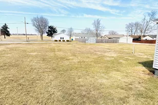 502 E McNeil Ave, Hoopeston, IL 60942 - Photo 14