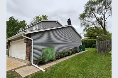 22 University Drive, Buffalo Grove, IL 60089 - Photo 6