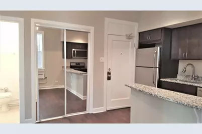 432 W Belmont Avenue #102, Chicago, IL 60657 - Photo 2
