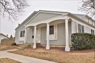 819 Mansfield Ct, Schaumburg, IL 60194 - Photo 2