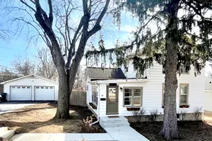 634 E 5th Ave, Naperville, IL 60563 - Photo 1