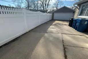 245 Robinson Dr, Morris, IL 60450 - Photo 12