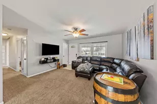 1620 Lucylle Ave, Saint Charles, IL 60174 - Photo 4