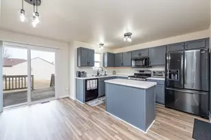 2020 Dawn Ln, Zion, IL 60099 - Photo 8