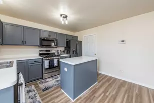 2020 Dawn Ln, Zion, IL 60099 - Photo 10