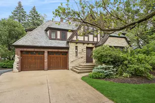 610 N Oak Park Ave, Oak Park, IL 60302 - Photo 1