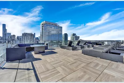 1255 N Sandburg Terrace #2912, Chicago, IL 60610 - Photo 32