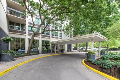 1255 N Sandburg Terrace #2912, Chicago, IL 60610 - Photo 2