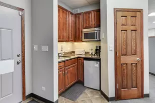 5696 N Milwaukee Ave, Chicago, IL 60646 - Photo 12