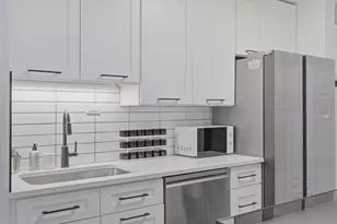 2626 N Lakeview Ave, Chicago, IL 60614 - Photo 14