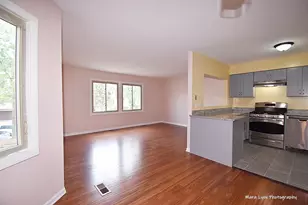 374 Juniper Tree Ct, Hoffman Estates, IL 60169 - Photo 4