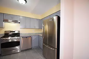 374 Juniper Tree Ct, Hoffman Estates, IL 60169 - Photo 8