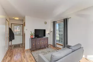 7583 Waterford Dr, Hanover Park, IL 60133 - Photo 4