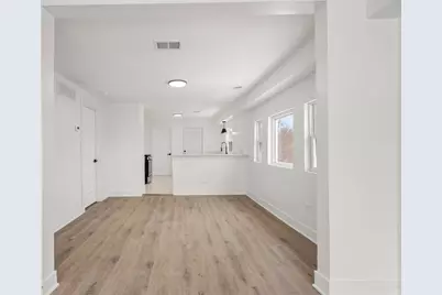 9319 S Merrill Avenue, Chicago, IL 60617 - Photo 2