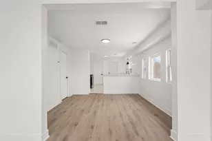 9319 S Merrill Ave, Chicago, IL 60617 - Photo 2