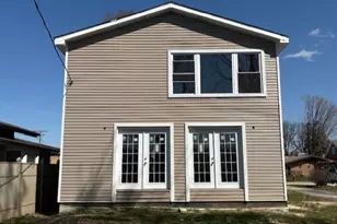 9520 S Sacramento Ave, Evergreen Park, IL 60805 - Photo 2