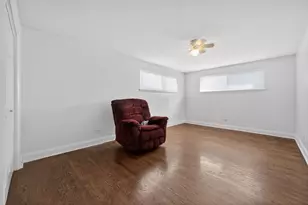 8701 S Sacramento Ave, Evergreen Park, IL 60805 - Photo 16