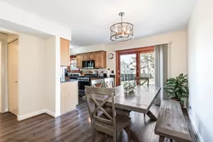 832 Kansas St, Carol Stream, IL 60188 - Photo 6