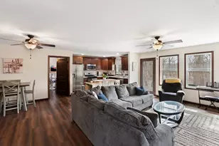 204 S Henry St, Ashkum, IL 60911 - Photo 4