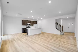 820 Lindsay Ln, West Dundee, IL 60118 - Photo 4