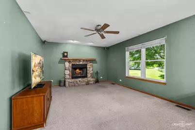 158 Edgewater Lane, Sugar Grove, IL 60554 - Photo 12