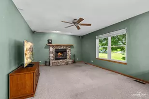 158 Edgewater Ln, Sugar Grove, IL 60554 - Photo 12