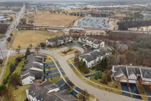 810 Oak Hollow Rd, Crystal Lake, IL 60014 - Photo 28