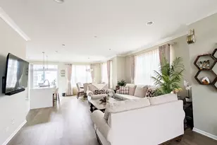 30W001 Brayman Ct, Warrenville, IL 60563 - Photo 2