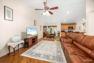 53 Tall Grass Ct, Streamwood, IL 60107 - Photo 4