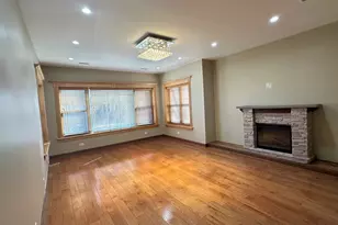 5716 N Campbell Ave, Chicago, IL 60659 - Photo 2